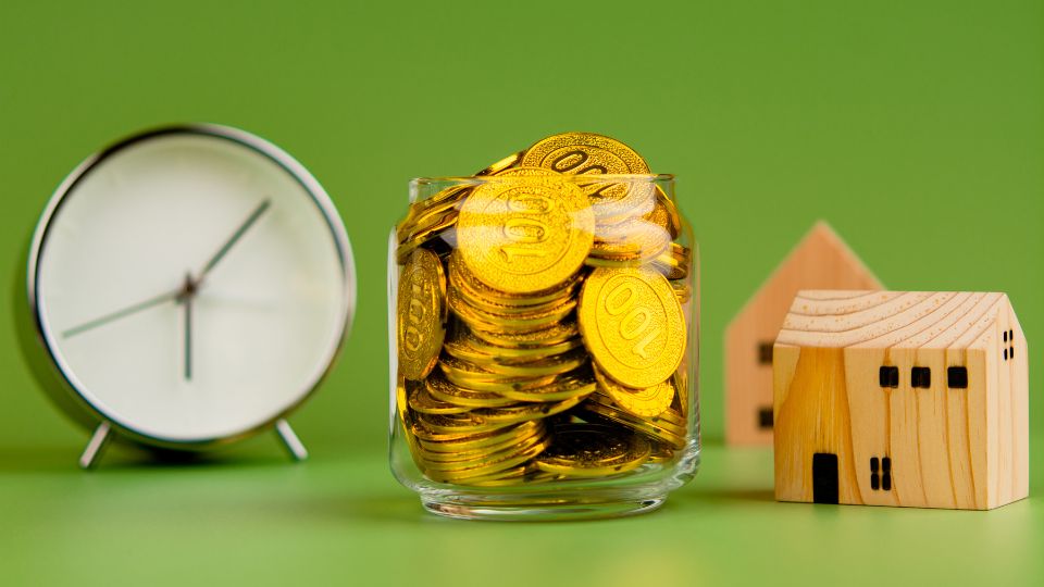Gold Savings vs. Traditional Savings: Which One Offers Better Long-Term Returns?